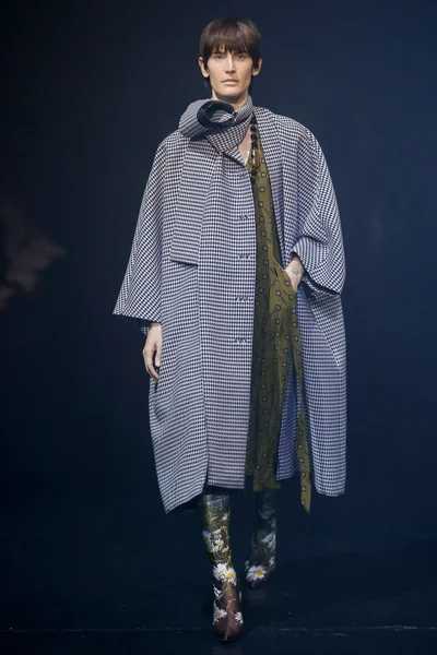 Look 15